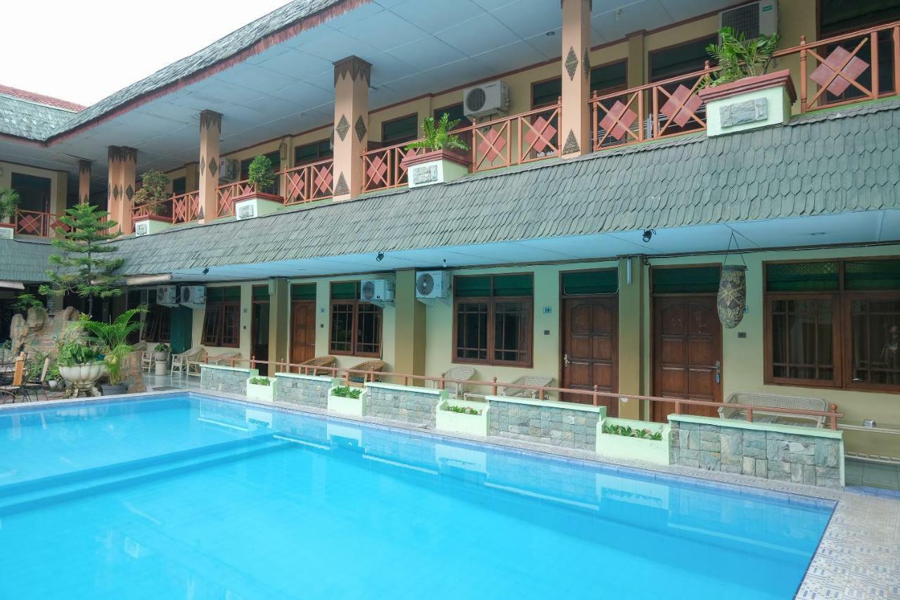 Oyo 585 Hotel Perwita Sari Yogyakarta Exterior photo