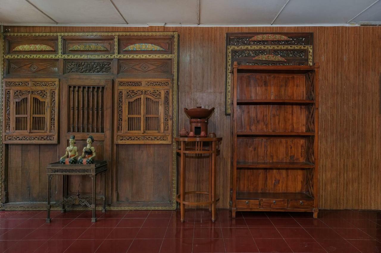 Oyo 585 Hotel Perwita Sari Yogyakarta Exterior photo